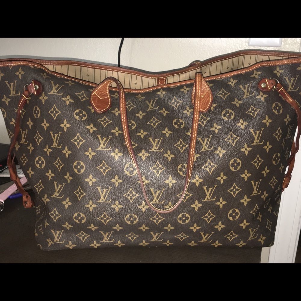 Pre owned/ preloved tote bag